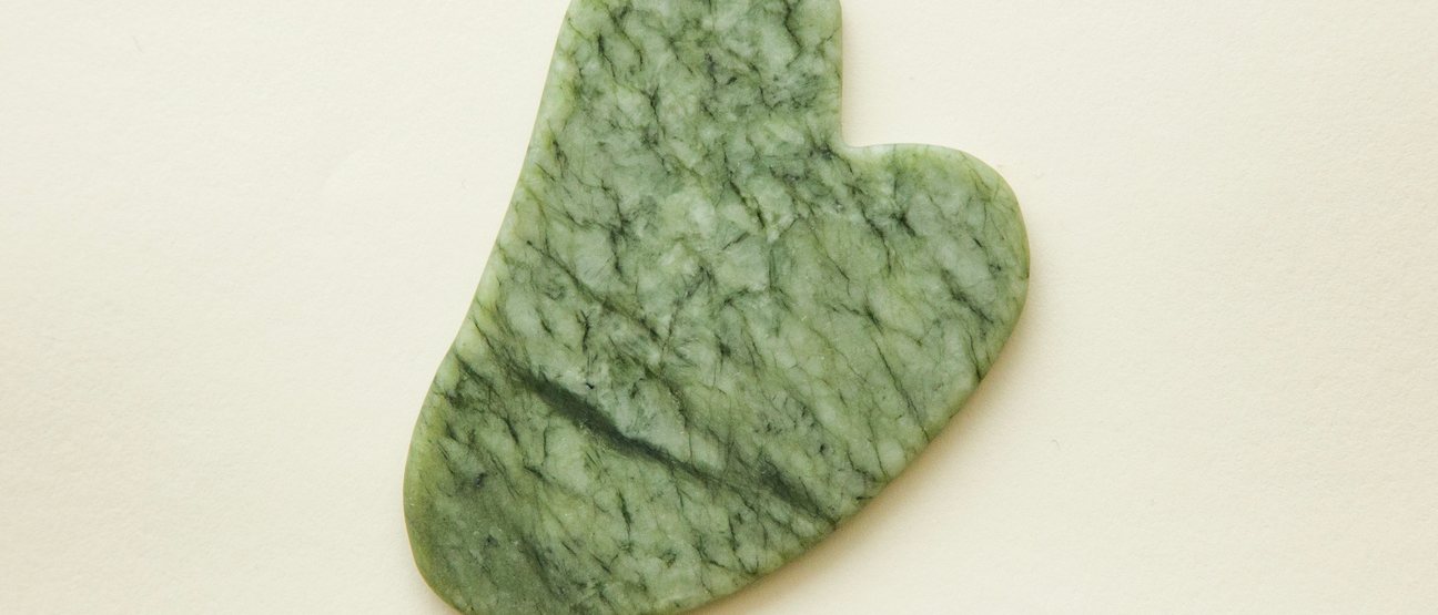 Pierre de gua sha en jade, polie